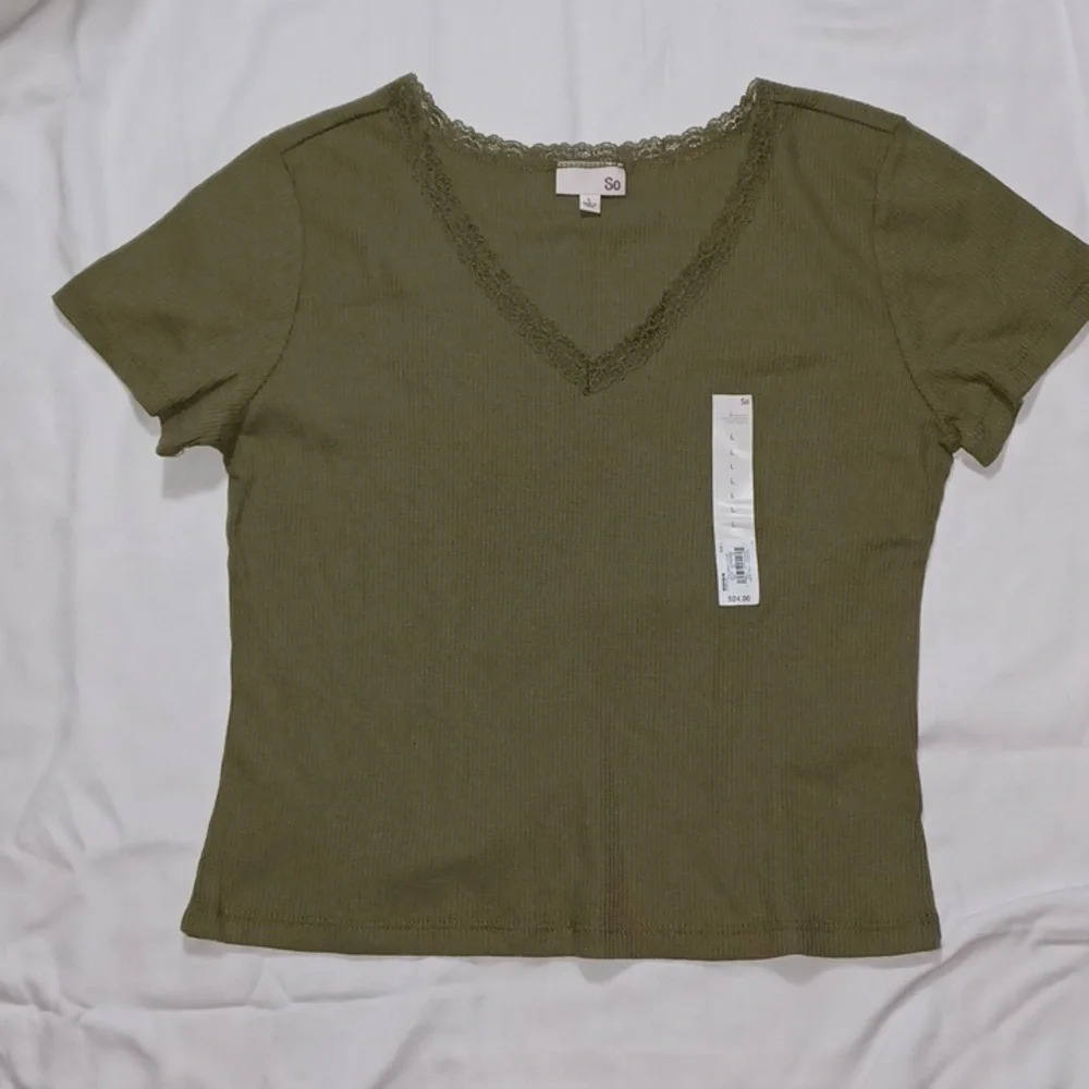 SO juniors ribbed cropped v-neck lace trim shirt NWT